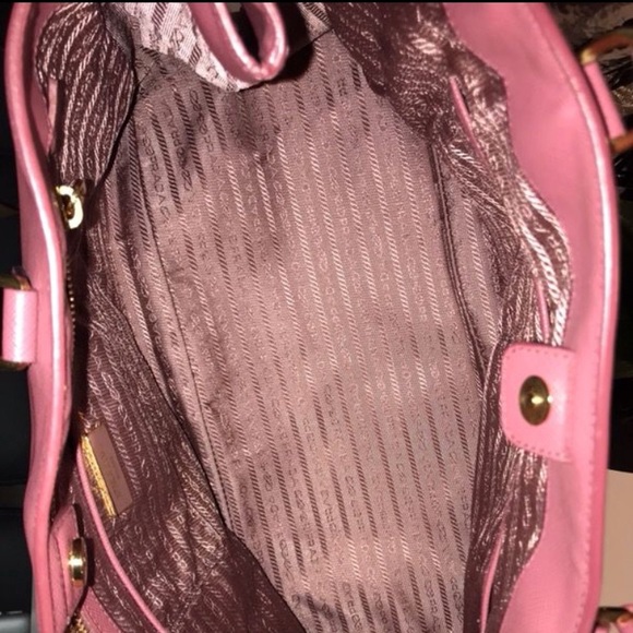 *SOLD*—Prada saffiano bag - Picture 3 of 4